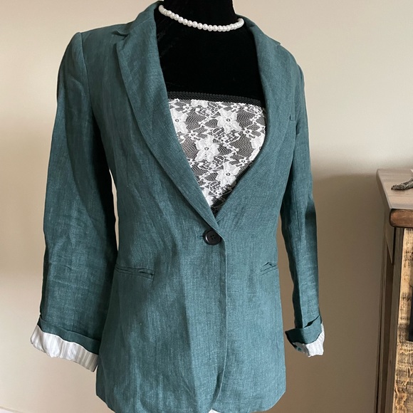 Like new Judith & Charles 100% linen blazer, size 2. Lined. - Picture 2 of 6